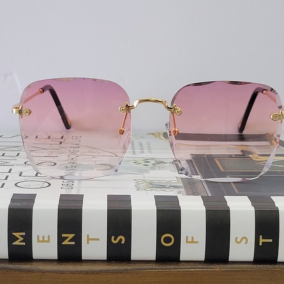 Fashion Sunglasses - Picture 2 of 5